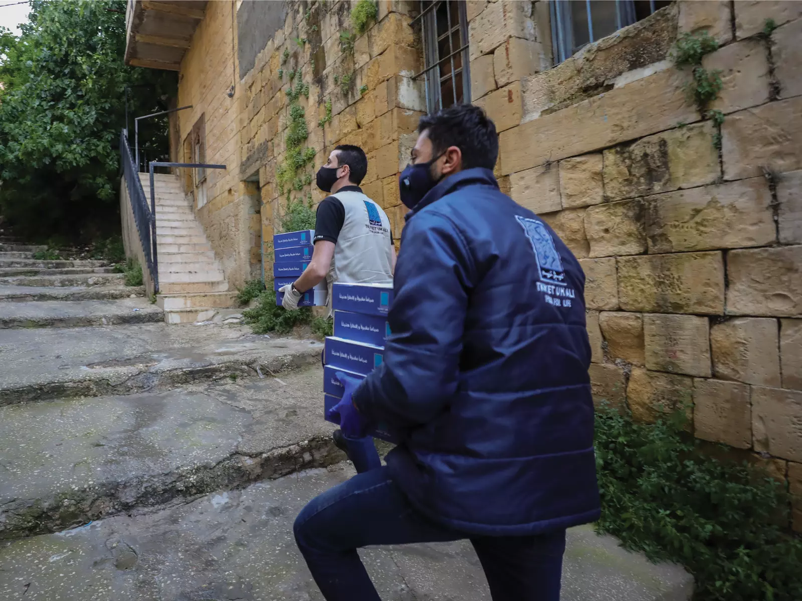 ما الفرق بين الزكاة والصدقة